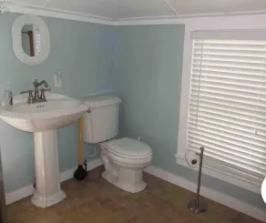 Charming 4 Bedroom Cottage in Lakeside w/ 4 person golf cart and linens  - Image 5