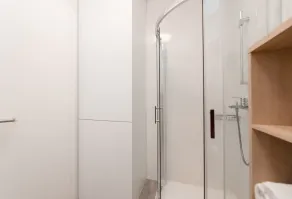Brand new, amazing view, parking included - Image 4