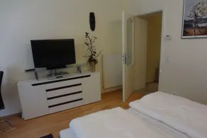 Cozy apartment with balcony and view of the greenery, only a few meters to the beach - Image 5