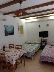 House with garden - Image 3
