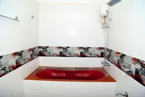 Geräumige Farmvilla mit großem offenem Bereich, privatem Pool für Erwachsene und Rasen - Image 4