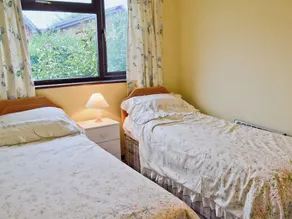 2 bedroom accommodation in Freshwater - Image 3