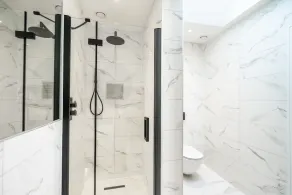 A premium stay that sleeps 2 guests  in 1 bedroom - Image 3