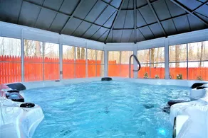 Cheerful 3-bedroom resinetial home with hot tub - Image 3