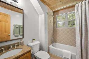 Relax near Helen with 3 En-Suites,Hot Tub, Fire Pit & Pool Table. - Image 5