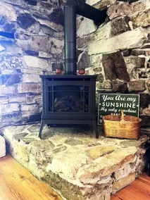 Encantadora casa de piedra en el lago Upper Rideau, Westport, ON - Image 4