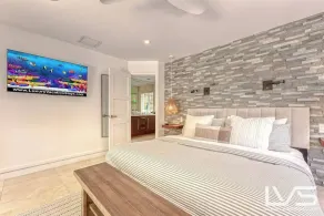 Imperial Waterfront Villa- Walk to Beach Pool & Spa - Image 5