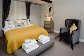 Cotswold Riverside House Amazing indoor heated swimming pool hot tub games Room - Image 3