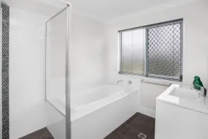 Comfortable 3-Bed Retreat Close Parks - Image 2