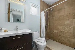 Great Cozy, Comfortable & Central 2BR 2BA w/ Pool - Image 3