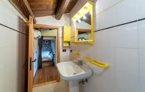 Acomodação de 2 quartos na Fontanafredda di Cinto - Image 3