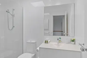 Unit 31 - 3 Bedroom Deluxe Waterfront Townhouse - Image 3