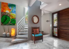 Spectacular ocean views from 3 floors of wide verandas - Image 4