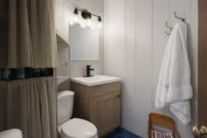 Spacious 3 Plus 1 Bedroom 2 Bath Cottage Retreat with Fire Pit and Pool Table - Image 5
