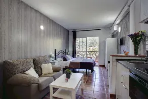 Vacocional studio med luftkonditionerade terrass idealisk för par - Image 3
