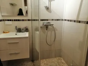 stanza in casa, molto tranquilla centro di LIONE 15 minuti - Image 3