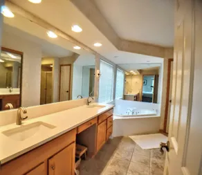 Experience the best of Wisconsin lake living! - Image 2
