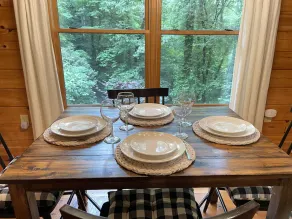 Welcome to Bearadise! Charming cabin 10 minutes to downtown Blue Ridge! - Image 3