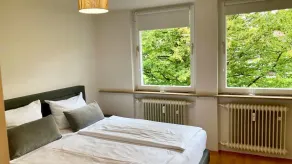 Serviced apartment with lake view, fast internet, garage & flexible check-in - Image 4