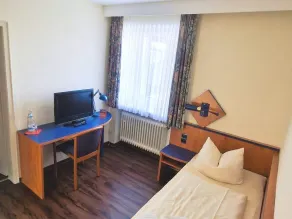 Single Room Shower / WC - Hotel Stadt Daun - Image 4