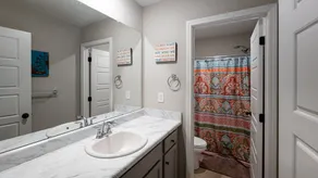 Beautiful spacious house 5 minutes from Tiger Town - Image 5