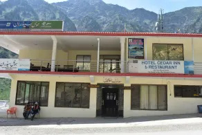 Hotel Cedar Inn - Image 4