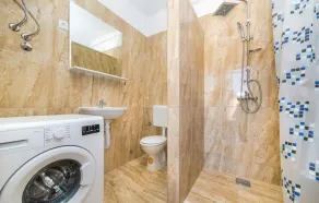 Cozy Home In Primorski Dolac With Wifi - Image 2