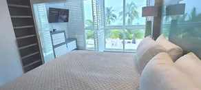 Unique Oceanview Terrance Beach Access Apartment with free parking - Image 5