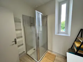 Charming Independent Cottage in Historic School with All-Inclusive Amenities - Image 4