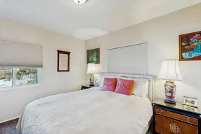 The Avenue: Charming hideaway with private deck & peeks of ocean, near downtown - Image 5