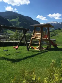 ¡Con mucho amor construyó chalets en una ubicación privilegiada! - Image 3