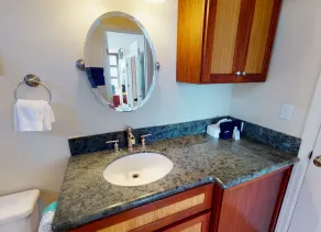 36th Floor Deluxe Ocean View Condo with Free Parking & Wifi condo - Image 4