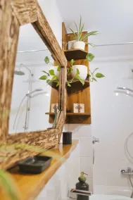 Modern, cozy & central - kitchen, parking space, Netflix & more - Image 4