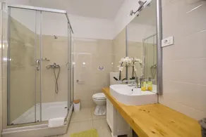 Klarisa Cozy Holiday Home with Private Garden - Image 2