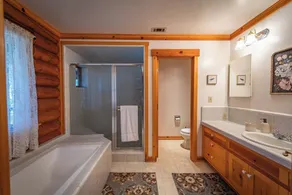 Oakwood Lodge - Image 2