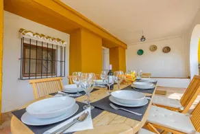 Stort familjehus med privat pool nära stranden - Image 3