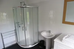 Fantastic self-catering apartment on the outskirts of Caerleon - Image 4