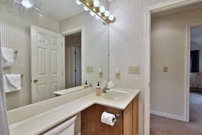 Charming 2-Bedroom Slopeside at Pico Mountain E304 - Image 4