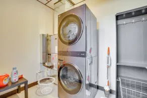 Modern, Open-concept Apartment: Downtown Cashton! - Image 2