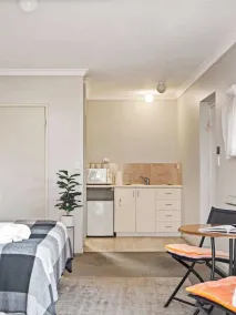 Bette Central Studio Apartment right in town - Image 4