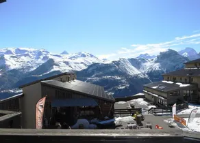 Ski-in/ski-out & foot of the slopes, 2nd floor, view mountain, balcony, tv, 32m², Auris en Oisans - Image 5