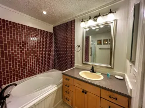 Red Rooster House - King & Queen bedrooms  Easy access to all areas of the city - Image 5