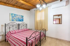 Holiday Home 'Villa Relax Due' with Shared Pool & Wi-Fi - Image 4