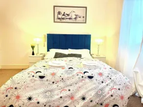 City Centre - Sleeps 2 - Wifi Parking Projector - Image 5