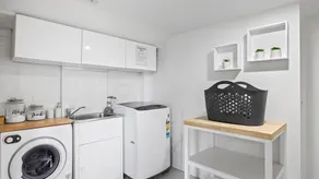 Large 2 bedroom house with pool - Image 2