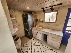 Private Hiking, 6-Acre Sanctuary, Dog friendly, Hot Tub, Fireplaces, Pool - Image 2