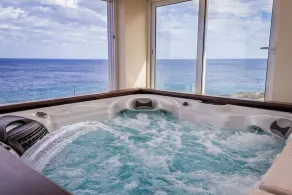 Brand new luxurious sea front apartment - Image 3