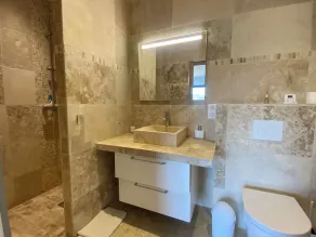 Bas de villa contemporaine avec vue dégagée - Image 3