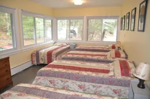 Classic Catskills Estate på privat Mountain, med Tilgængelig Guest House - Image 2