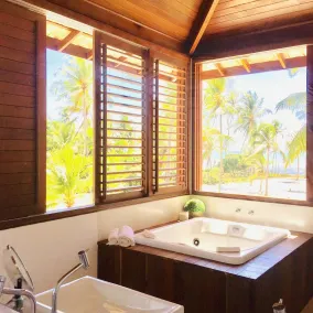 Charming beachfront house, just a few meters from the village of Praia do Forte. - Image 4